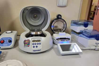 " Chcemy wygrać z sepsą ! Gramy dla wszystkich- małych i dużych!" Wielka Orkiestra Świątecznej Pomocy ofiarowała Szpitalowi Powiatowemu w Oświęcimiu wysokiej klasy sprzęt laboratoryjny.