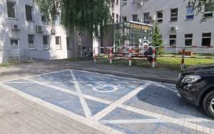 Miejsce parkingowe dla osób ze szczególnymi potrzebami  przy Szpitalnym Oddziale Ratunkowym