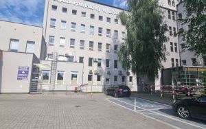Budynek główny szpitala z wejściem do Szpitalnego Oddziału Ratunkowego