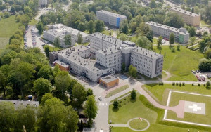 Zdjęcie budynku głównego z lotu ptaka