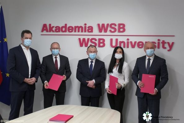 Zdjęcie z nawiązania współpracy z Akademią WSB